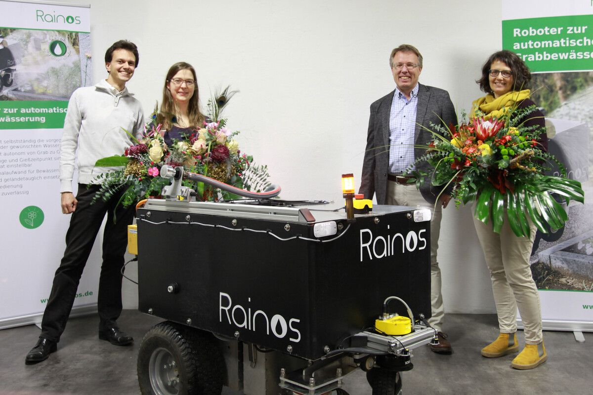 Innovationspreis Gartenbau für Bewässerungsroboter Rainos - DEGA GARTENBAU  - Fachmagazin